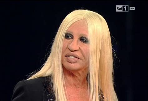 VIRGINIA RAFFAELE/ L’imitazione di Donatella Versace